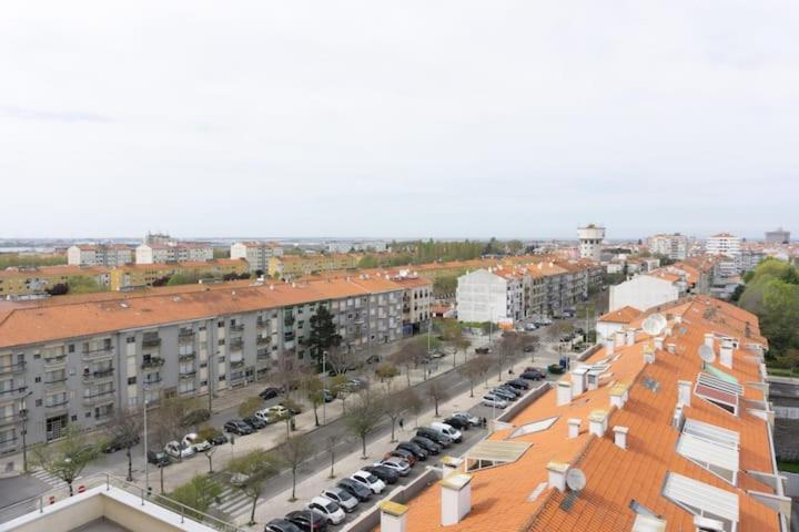 アヴェイロ8Rooftop - T2 Com Terraco E Vista Para As Salinas!アパートメント エクステリア 写真